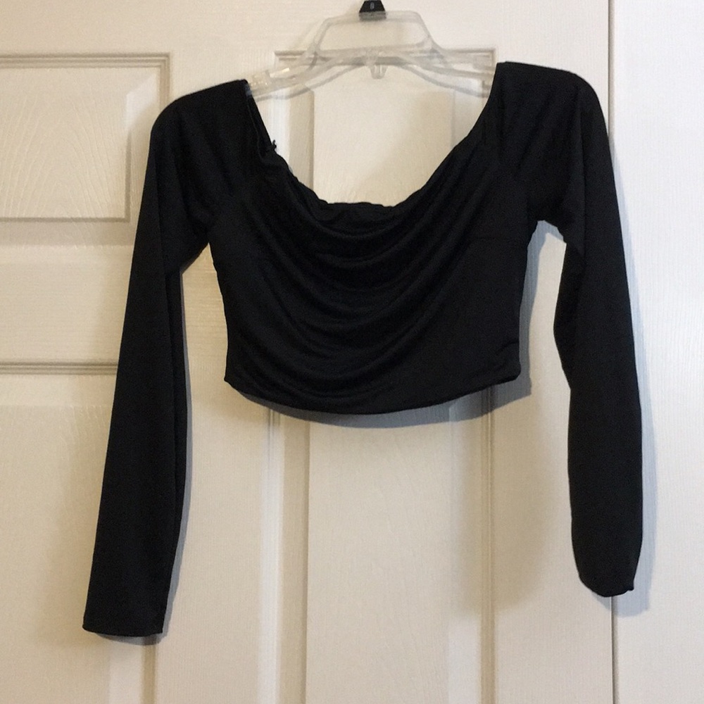 Black long sleeve crop